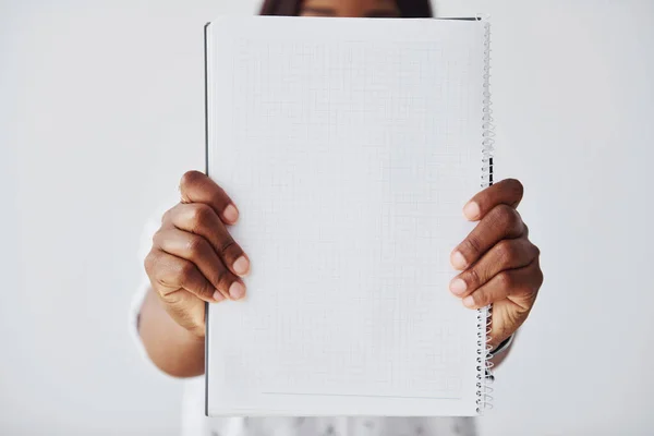 Mujer Afroamericana Joven Ropa Formal Pie Con Bloc Notas Papel — Foto de Stock