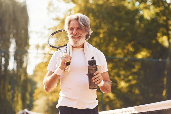 Neem Pauze Drink Water Senior Stijlvolle Man Wit Shirt Zwarte — Stockfoto