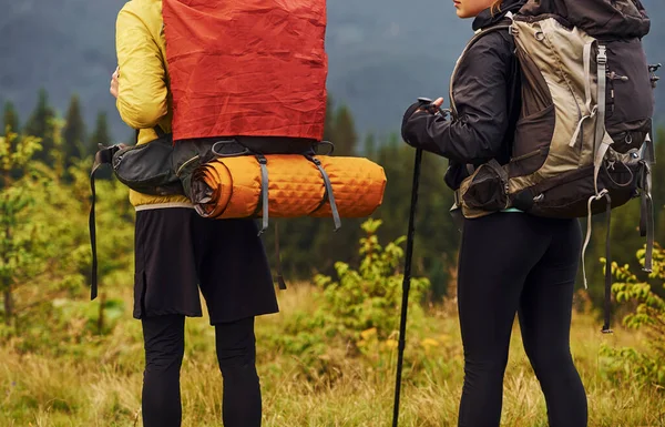 Disfrutando Del Senderismo Juntos Majestuosas Montañas Cárpatas Hermoso Paisaje Naturaleza — Foto de Stock