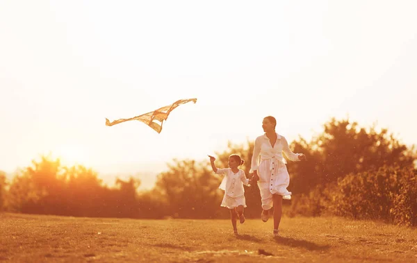 Daughter Her Mother Have Fun Together Running Kite Field Illuminated — Stock Photo, Image