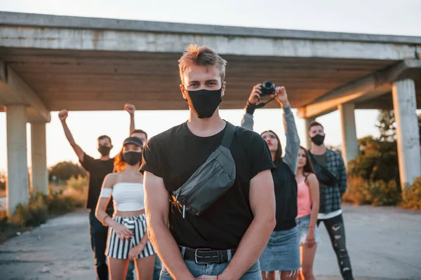 Tipo Frente Multitud Grupo Jóvenes Protestando Que Están Juntos Activista — Foto de Stock