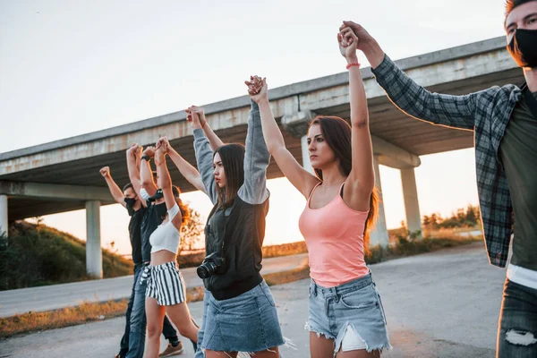 Schöner Sonnenschein Gruppe Protestierender Junger Leute Die Zusammenstehen Aktivist Für — Stockfoto
