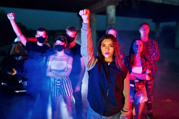 Fumaça Punhos Polícia Grupo Jovens Que Protestam Juntos Ativista Pelos — Fotografia de Stock