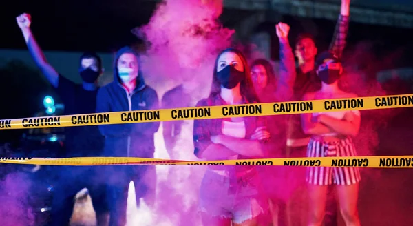 Sigara Yumruk Polis Birlikte Duran Bir Grup Protestocu Genç Nsan — Stok fotoğraf