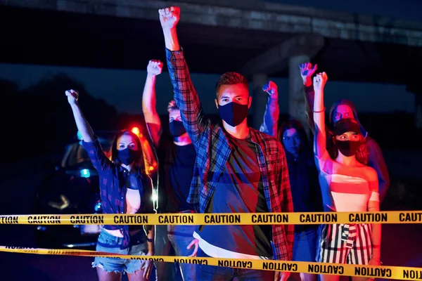 Illuminazione Polizia Rossa Blu Gruppo Protesta Contro Giovani Che Stanno — Foto Stock