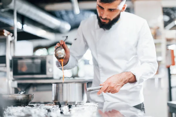 Cooks Delicious Soup Chef White Uniform Cooking Food Kitchen Busy — Stock Photo, Image