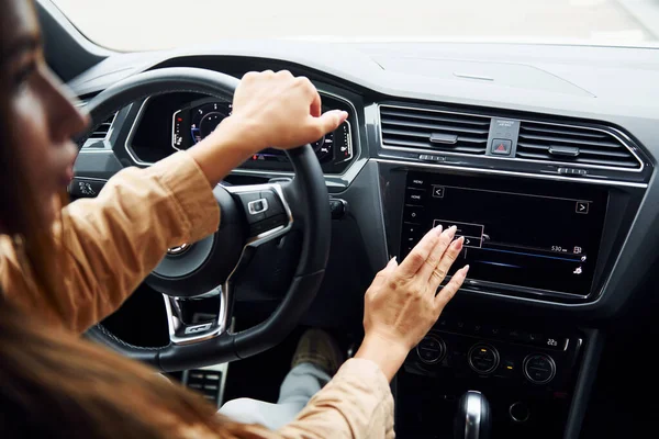 Driving Car Fashionable Beautiful Young Woman Her Modern Automobile — Stock Photo, Image