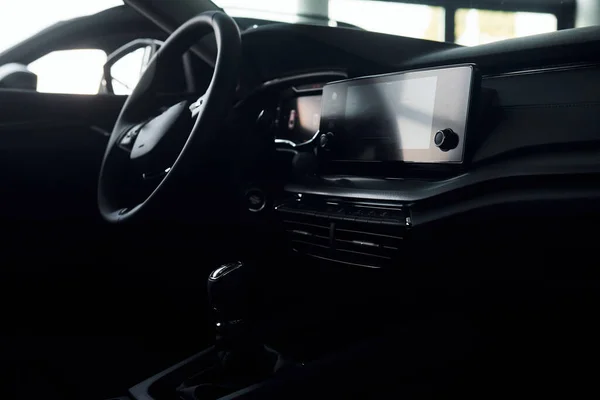 Przedniej Części Close Fokus Widok Zupełnie Nowy Nowoczesny Czarny Samochód — Zdjęcie stockowe