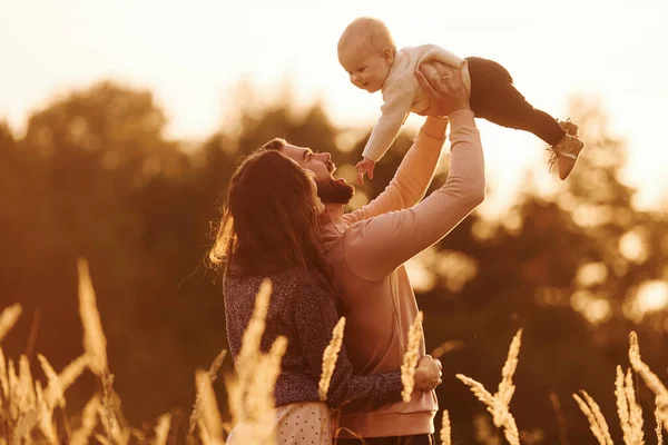 Illuminated Sunlight Happy Family Mother Family Little Baby Rests Outdoors — Stock Photo, Image