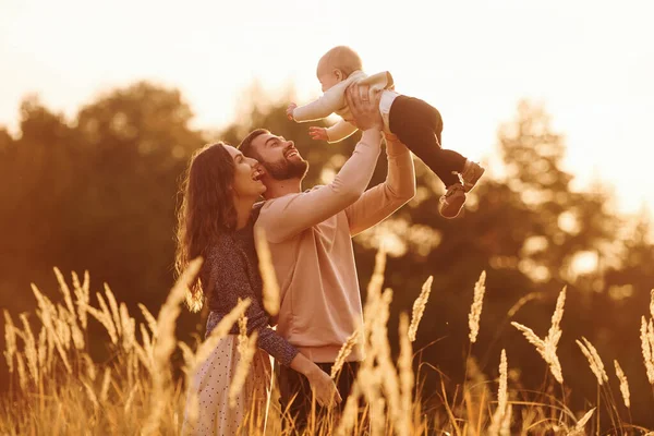 Verlicht Door Zonlicht Gelukkige Familie Van Moeder Familie Kleine Baby — Stockfoto