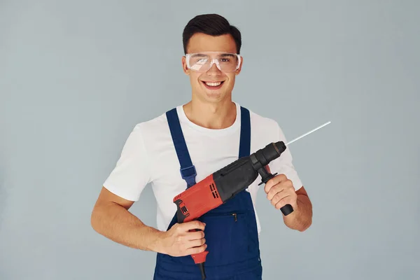 Schutzbrille Und Mit Bohrer Den Händen Männlicher Arbeiter Blauer Uniform — Stockfoto