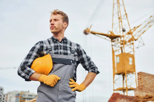 Faz Uma Pausa Trabalhador Construção Uniforme Equipamentos Segurança Têm Trabalho — Fotografia de Stock