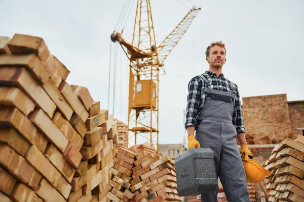 Sombrero Duro Estuche Las Manos Trabajador Construcción Uniforme Equipo Seguridad — Foto de Stock