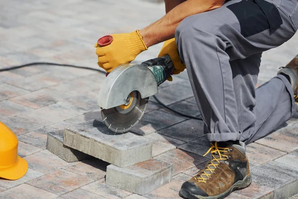 Van Dichtbij Gezien Man Werknemer Geel Gekleurde Uniform Hebben Baan — Stockfoto