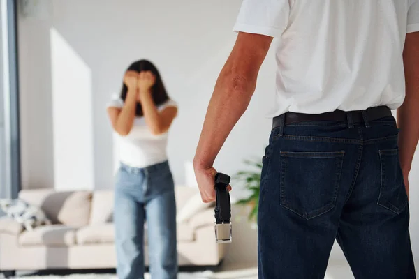 Violent Aggressive Young Man Belt Threatening His Girlfriend Home — ストック写真