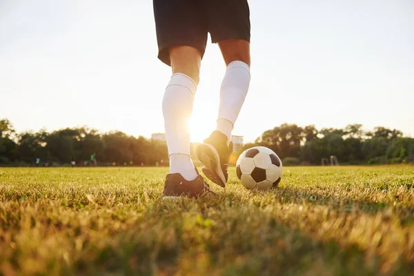 Vue Rapprochée Jeune Footballeur Entraîne Sur Terrain Sport — Photo