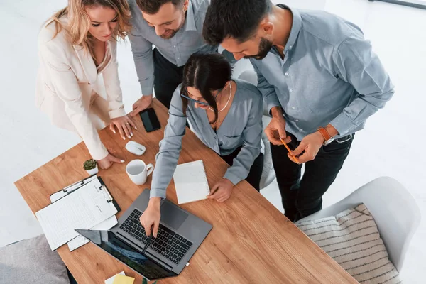 Top Zicht Van Zakelijke Mensen Die Werken Met Behulp Van — Stockfoto