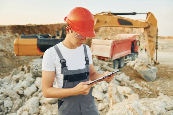 Gestión Del Proyecto Trabajador Uniforme Profesional Está Pozo Del Préstamo — Foto de Stock