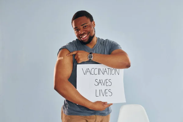 Vaccination Sauve Des Vies Jeune Homme Afro Américain Après Injection — Photo