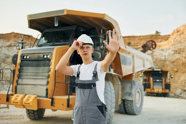 Posing Camera Worker Professional Uniform Borrow Pit Daytime — Stock Photo, Image