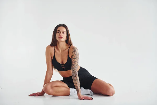 Sits Ground Beautiful Seductive Sporty Woman Sexy Body Posing Studio — Stock Photo, Image