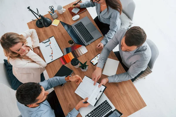 Bovenaanzicht Groep Van Zakenmensen Die Werken Aan Het Project Het — Stockfoto