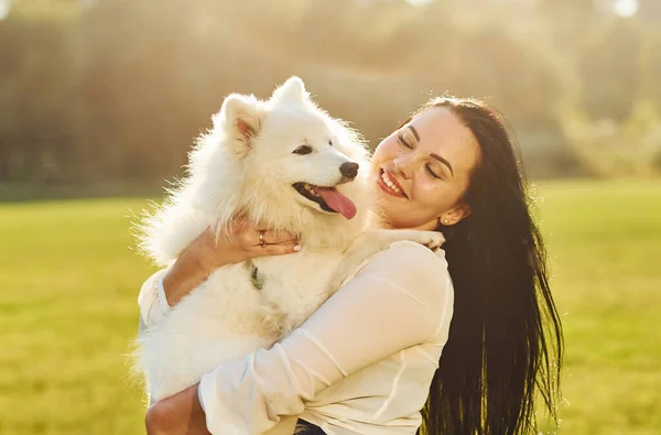 Woman Sitting Ground Field Her Cute Dog — Stock Photo, Image