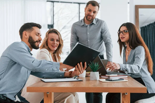 Concepção Sucesso Grupo Empresários Que Trabalham Projeto Escritório — Fotografia de Stock