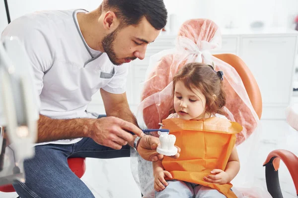 Little Girl Visiting Male Dentist Clinic Conception Stomatology — Stock Photo, Image