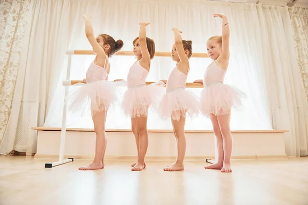 Concepção Arte Pequenas Bailarinas Preparando Para Desempenho — Fotografia de Stock