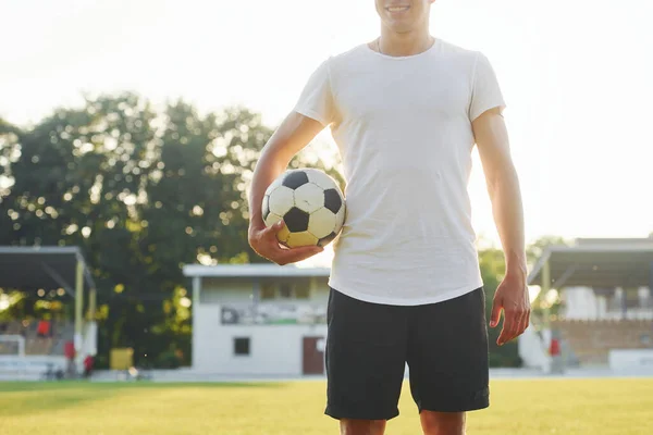 Stehen Und Posieren Junge Fußballer Trainieren Auf Dem Sportplatz — Stockfoto