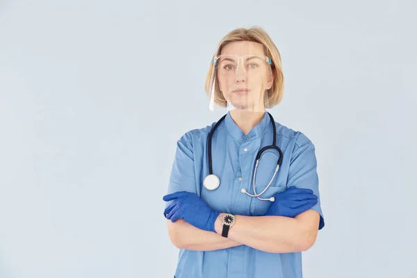 Medico Donna Professionista Mezza Età Uniforme Con Stetoscopio — Foto Stock