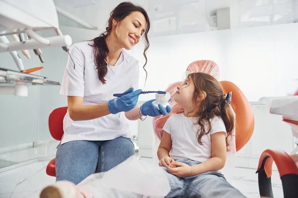 Menina Visitando Dentista Clínica Concepção Estomatologia — Fotografia de Stock