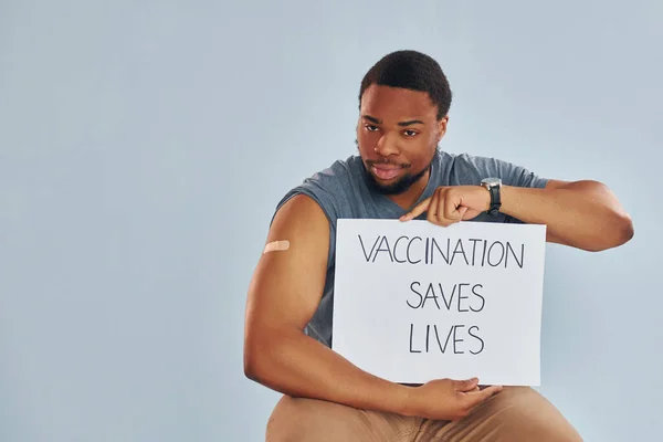 Vakcinace Zachraňuje Životy Mladý Africký Američan Vakcinaci — Stock fotografie