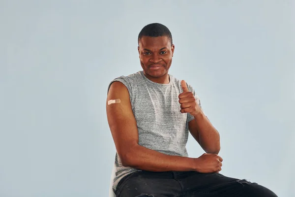 Young African American Man Vaccine Injection Indoors — Stock Photo, Image