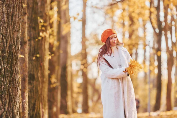 Front View Woman White Coat Having Fun Autumn Park — Stock Photo, Image