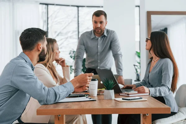 Equipa Sucesso Grupo Empresários Que Trabalham Projeto Escritório — Fotografia de Stock