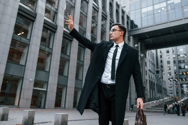 Raises His Right Hand Businessman Black Suit Tie Outdoors City — Stock Photo, Image