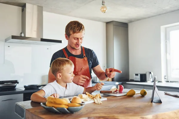 Kitchen Food Father Son Indoors Home Together — Stock Photo, Image