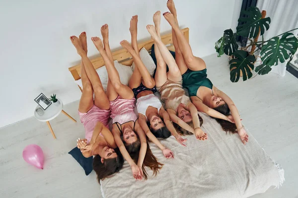Πόδια Ψηλά Ομάδα Σέξι Ευτυχισμένη Γυναίκες Που Είναι Ένα Bachelorette — Φωτογραφία Αρχείου