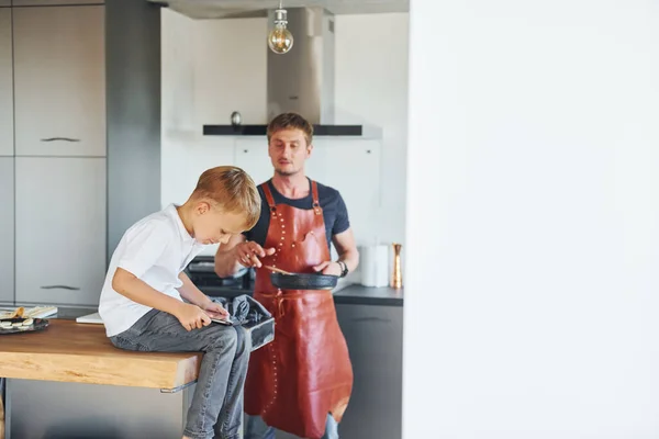 Man Apron Kitchen Father Son Indoors Home Together — Stock Photo, Image