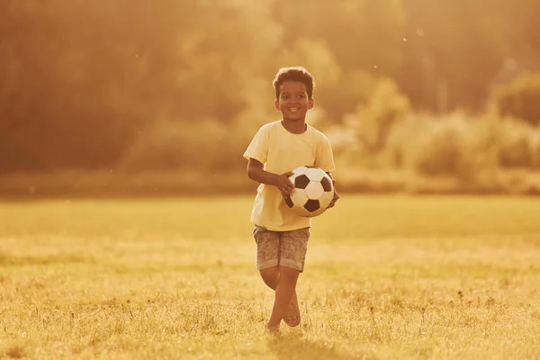 Active Weekend Time Spending African American Kid Have Fun Field — Stock Photo, Image