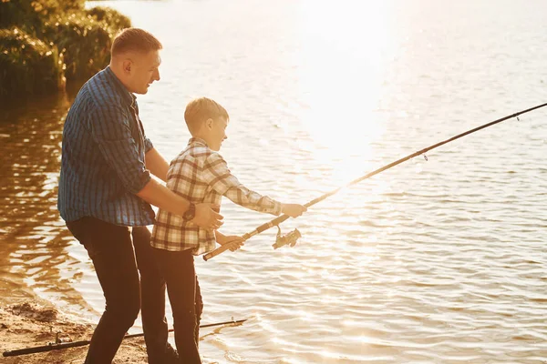 Concezione Hobby Padre Figlio Sulla Pesca Insieme All Aperto Durante — Foto Stock