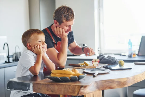 Conception Culinary Father Son Indoors Home Together — Stock Photo, Image
