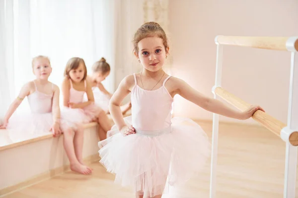 Posieren Für Eine Kamera Kleine Ballerinen Bereiten Sich Auf Auftritt — Stockfoto