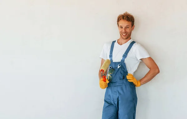 Standing Finished White Walls Young Man Working Uniform Construction Daytime — Stock Photo, Image