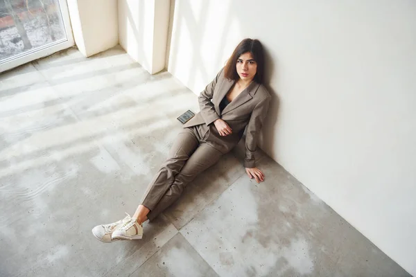 Sits Floor Young Woman Formal Clothes Indoors Conception Style — Stock Photo, Image