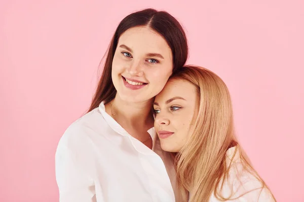 Embracing Each Other Young Mother Her Daughter Standing Studio — Stock Photo, Image