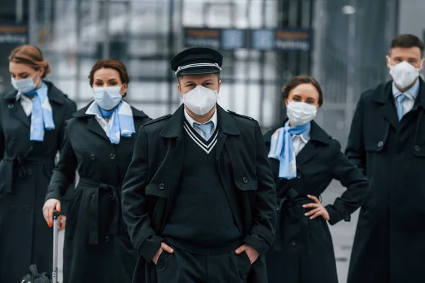 Vliegtuig Bemanning Uniform Samen Buiten Luchthaven — Stockfoto