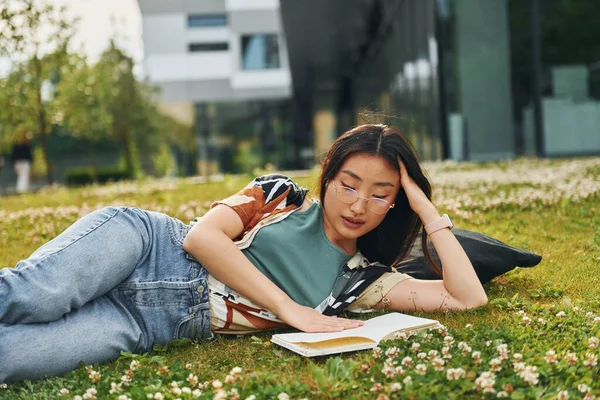 Reading Book Young Asian Woman Outdoors Daytime — Stock Photo, Image